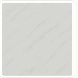 Próbka 13 panelu ściennego: perłowobiały marmur z ledwo widocznymi jasnoszarymi ukośnymi żyłkami