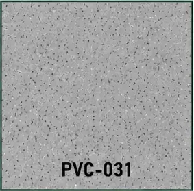 Próbka PVC-031 wykładziny PVC — biało-szare tło z gęstym czarnym granulatem w efekcie lastryko